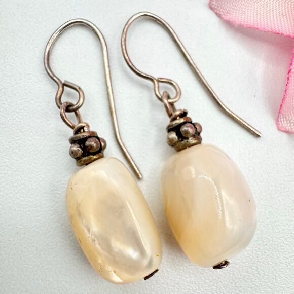 Vintage Mother Of Pearl MOP Nugget Dangle Earrings Sirencore Mermaidcore Beachy - Picture 1 of 11